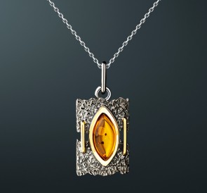 Подвеска с янтарем янтарь п-73131040: золотистый жемчуг, серебро 925°